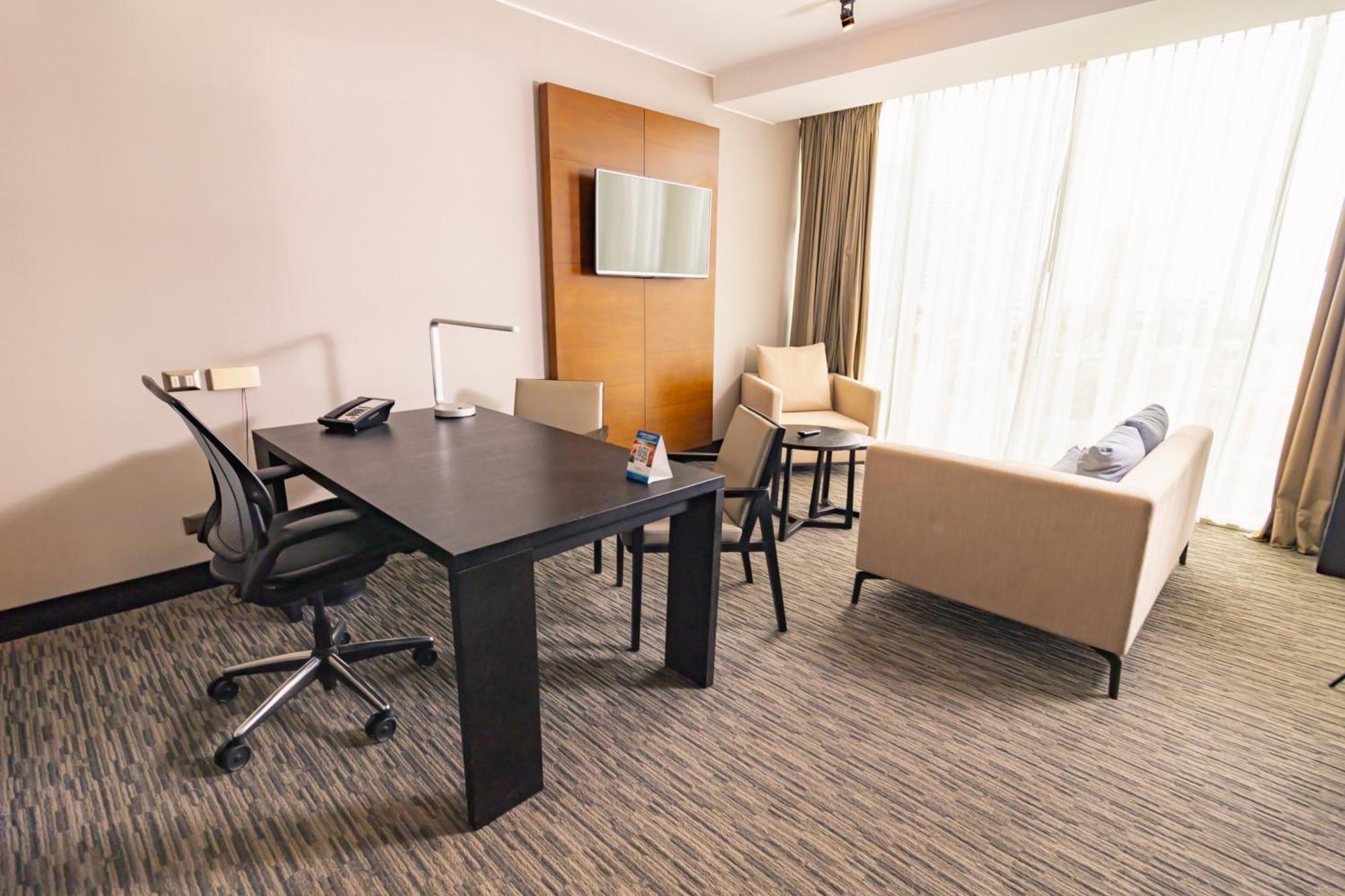 Hilton Garden Inn איקוויקה מראה חיצוני תמונה