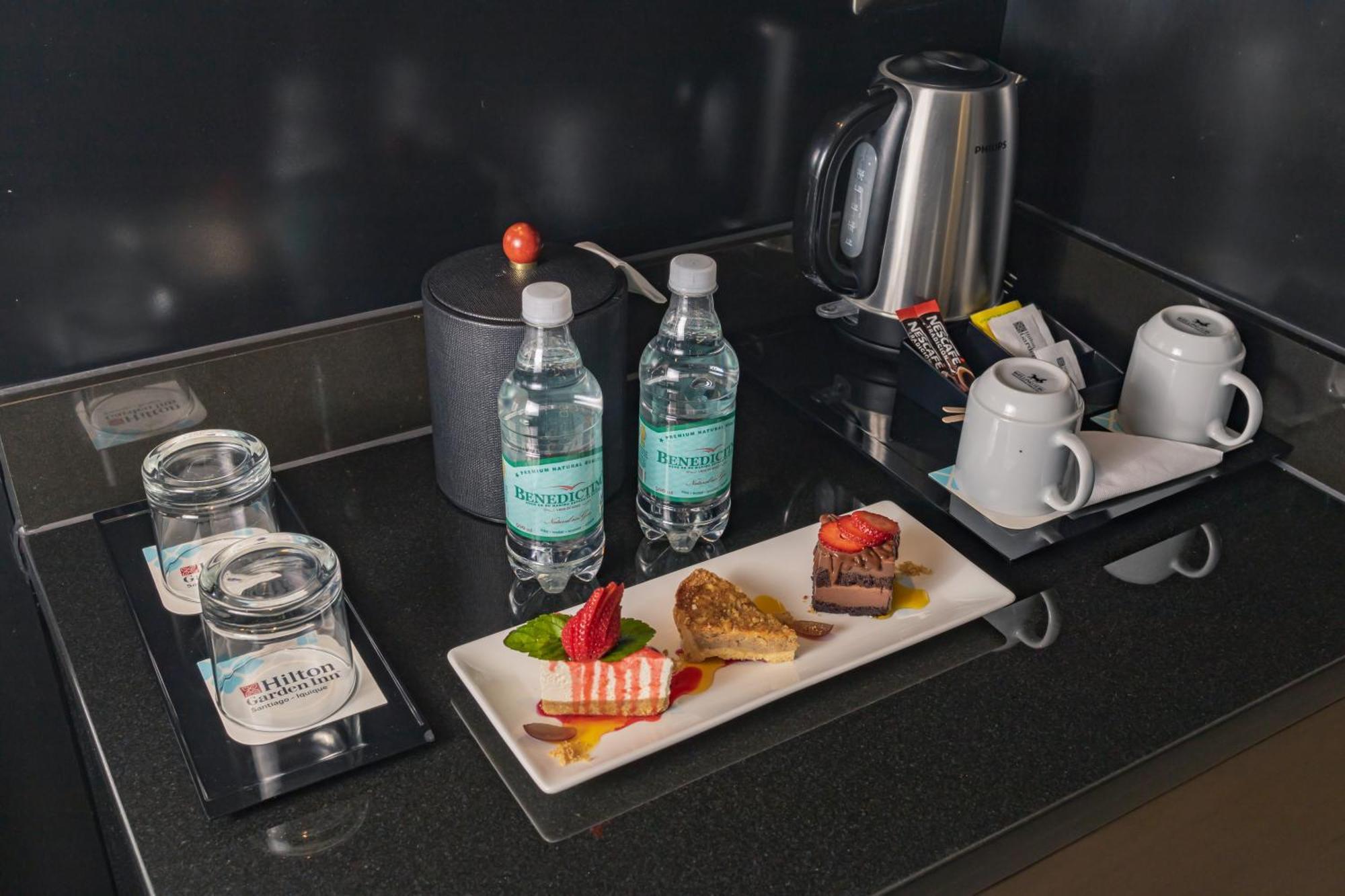 Hilton Garden Inn איקוויקה מראה חיצוני תמונה
