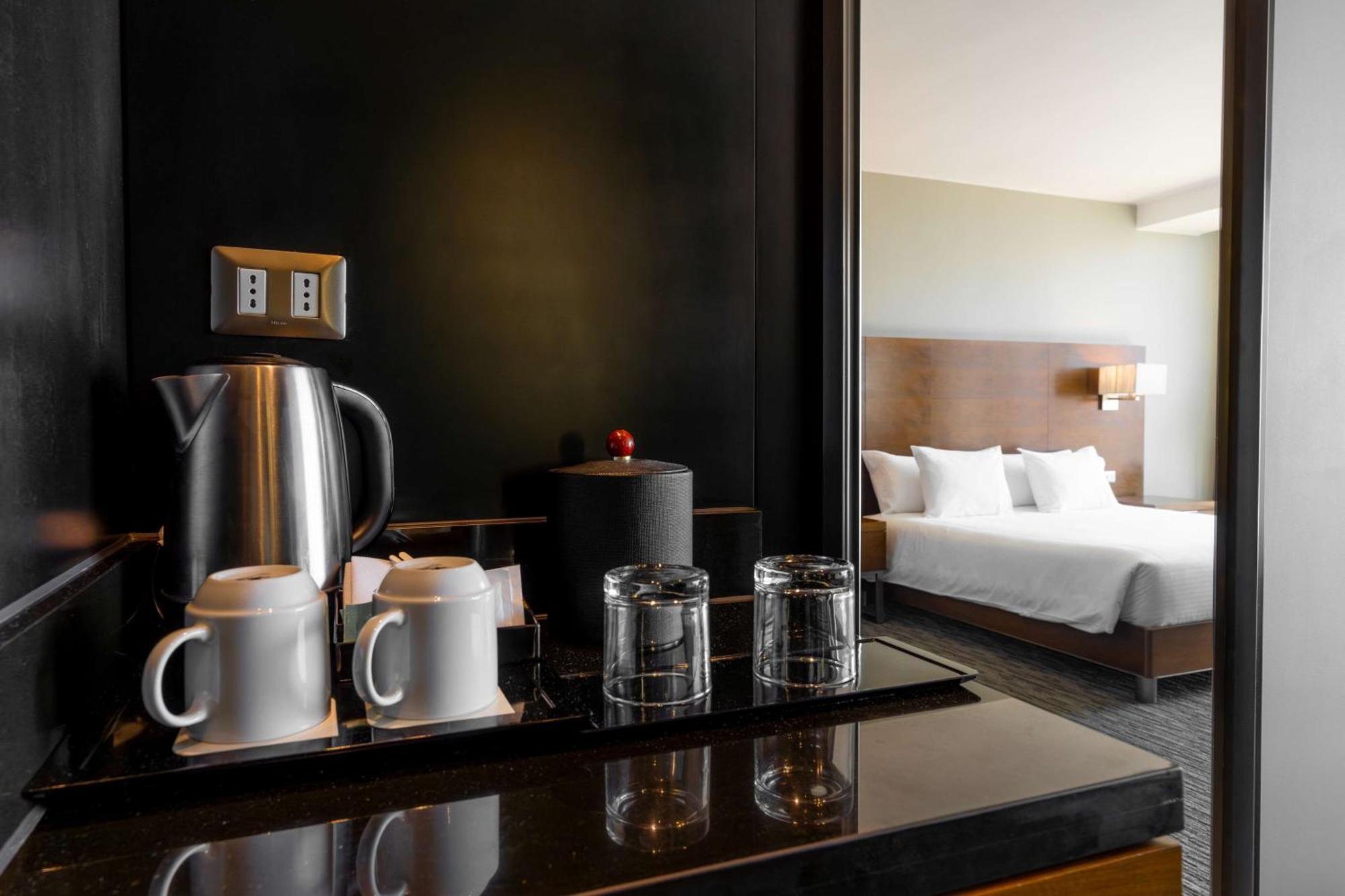 Hilton Garden Inn איקוויקה מראה חיצוני תמונה