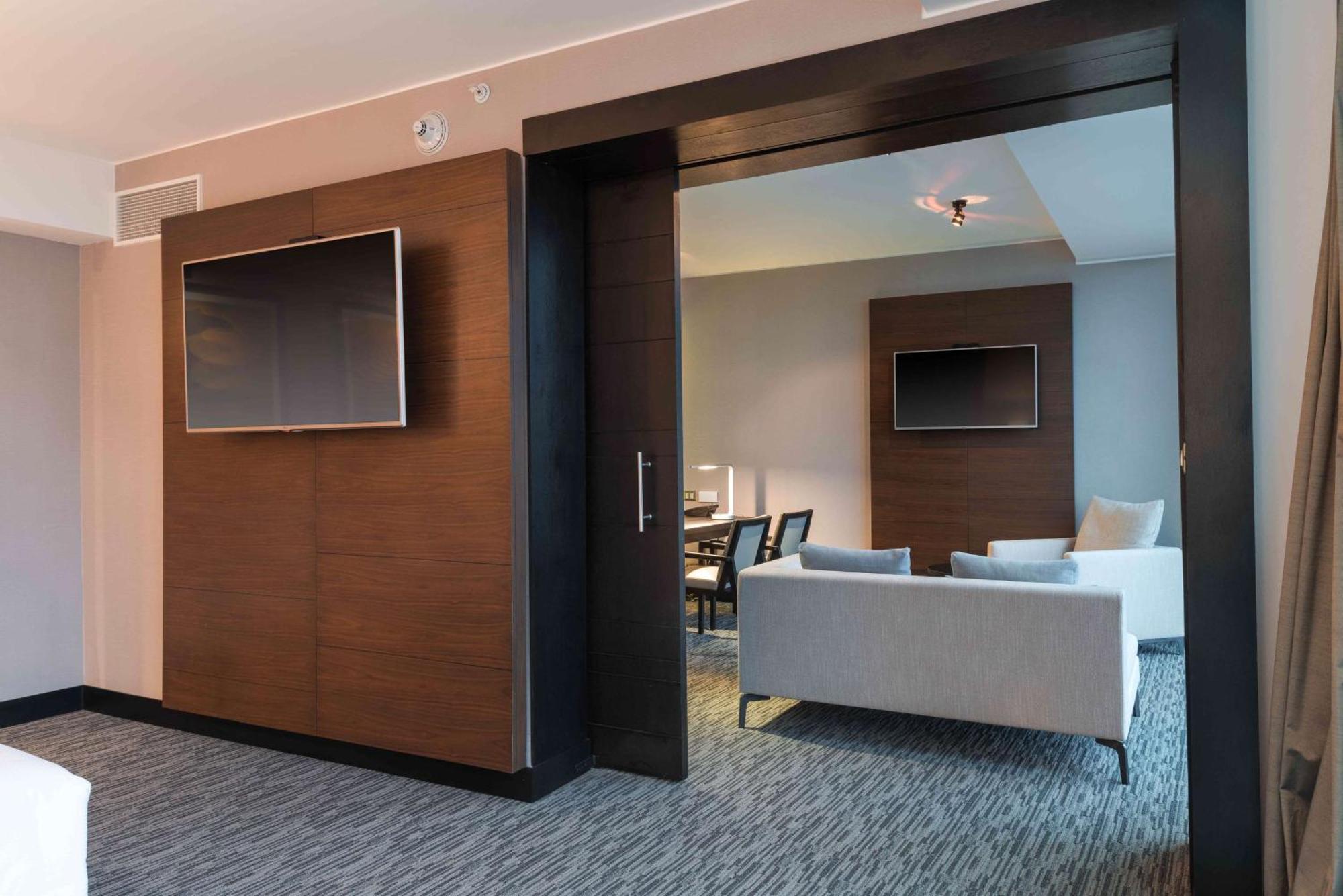 Hilton Garden Inn איקוויקה מראה חיצוני תמונה