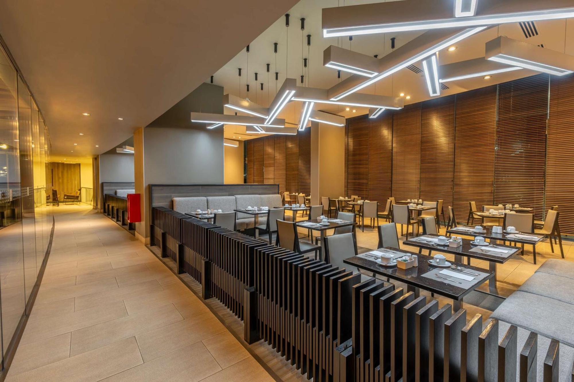 Hilton Garden Inn איקוויקה מראה חיצוני תמונה