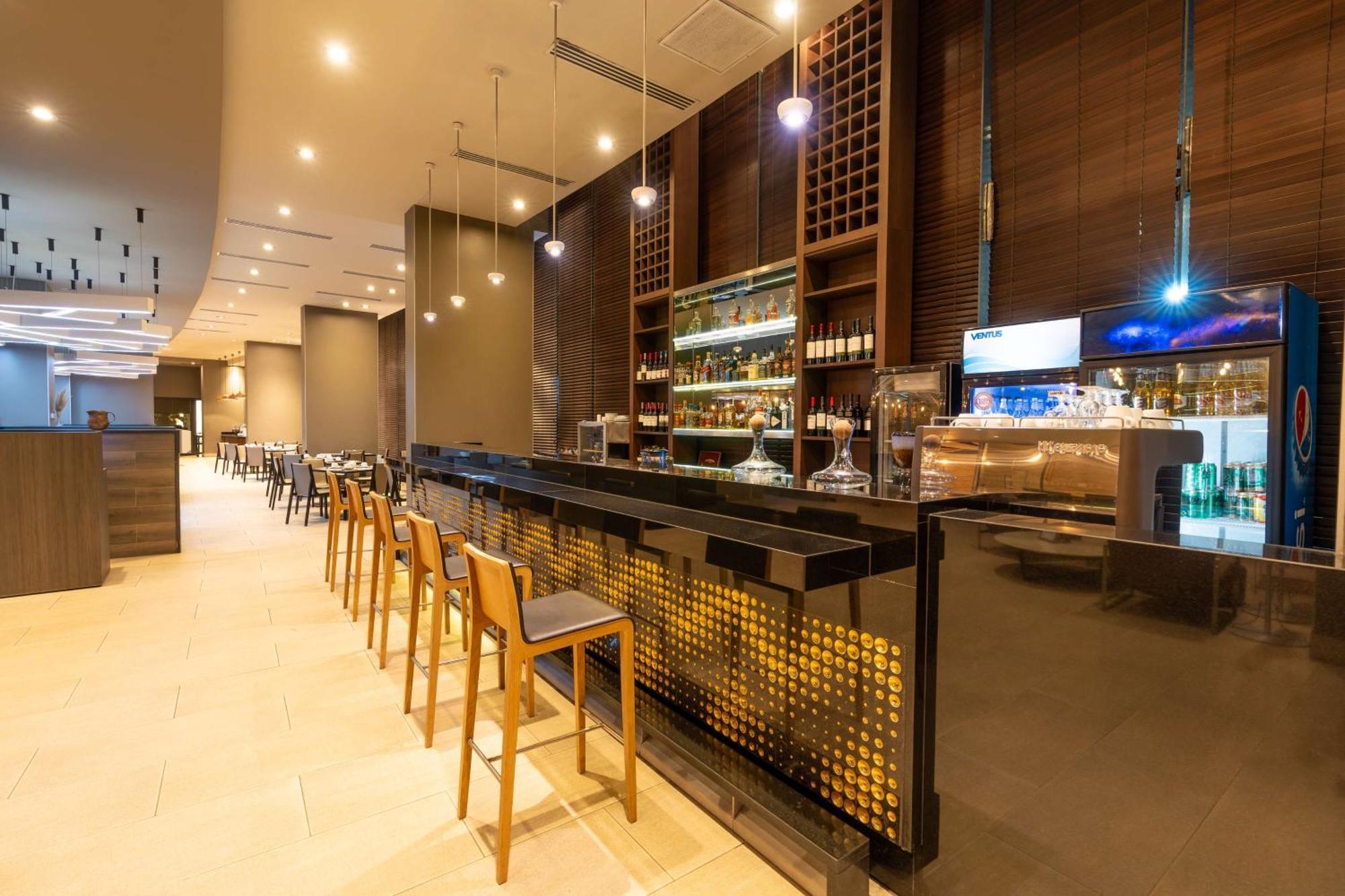 Hilton Garden Inn איקוויקה מראה חיצוני תמונה