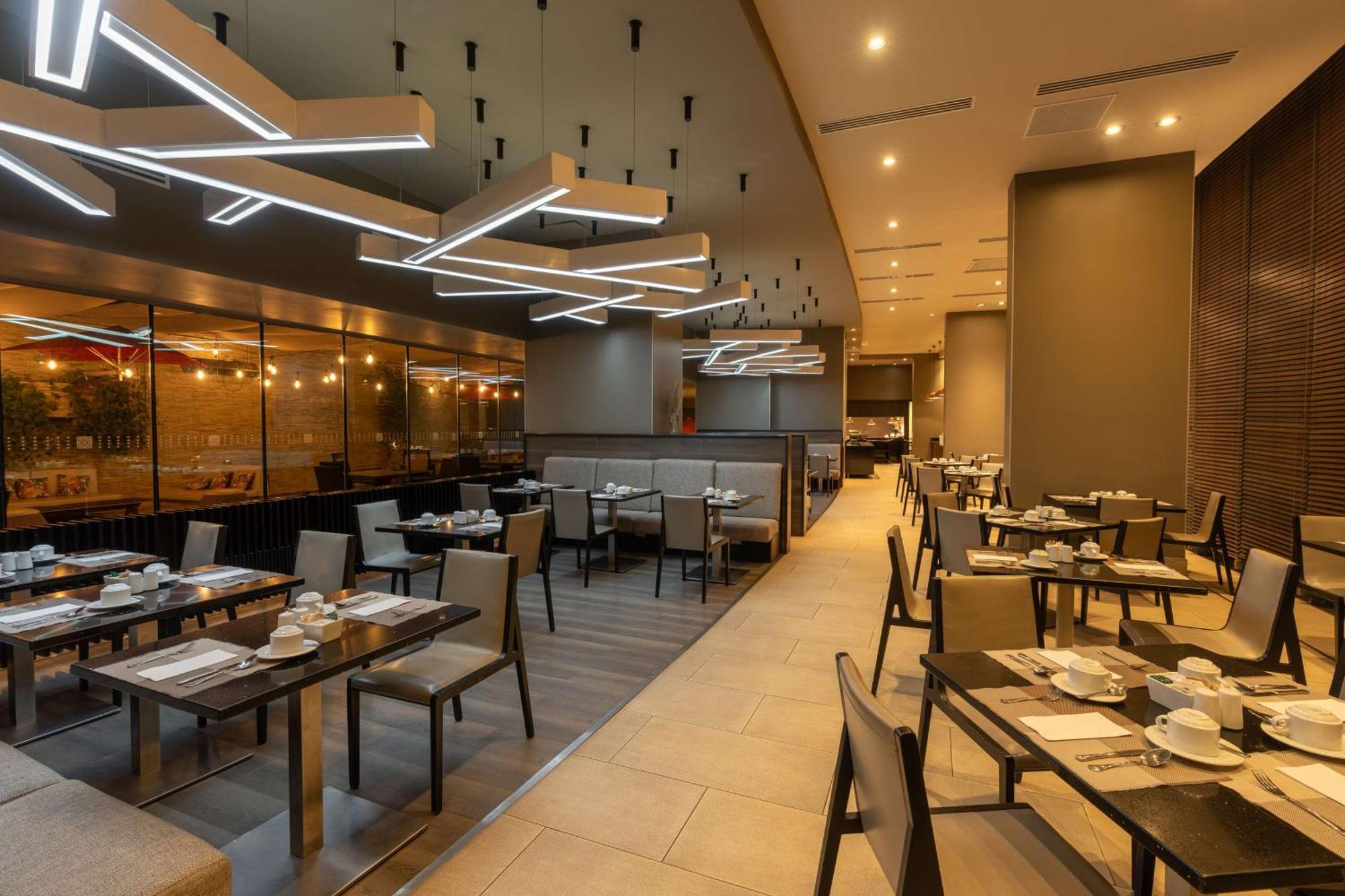 Hilton Garden Inn איקוויקה מראה חיצוני תמונה
