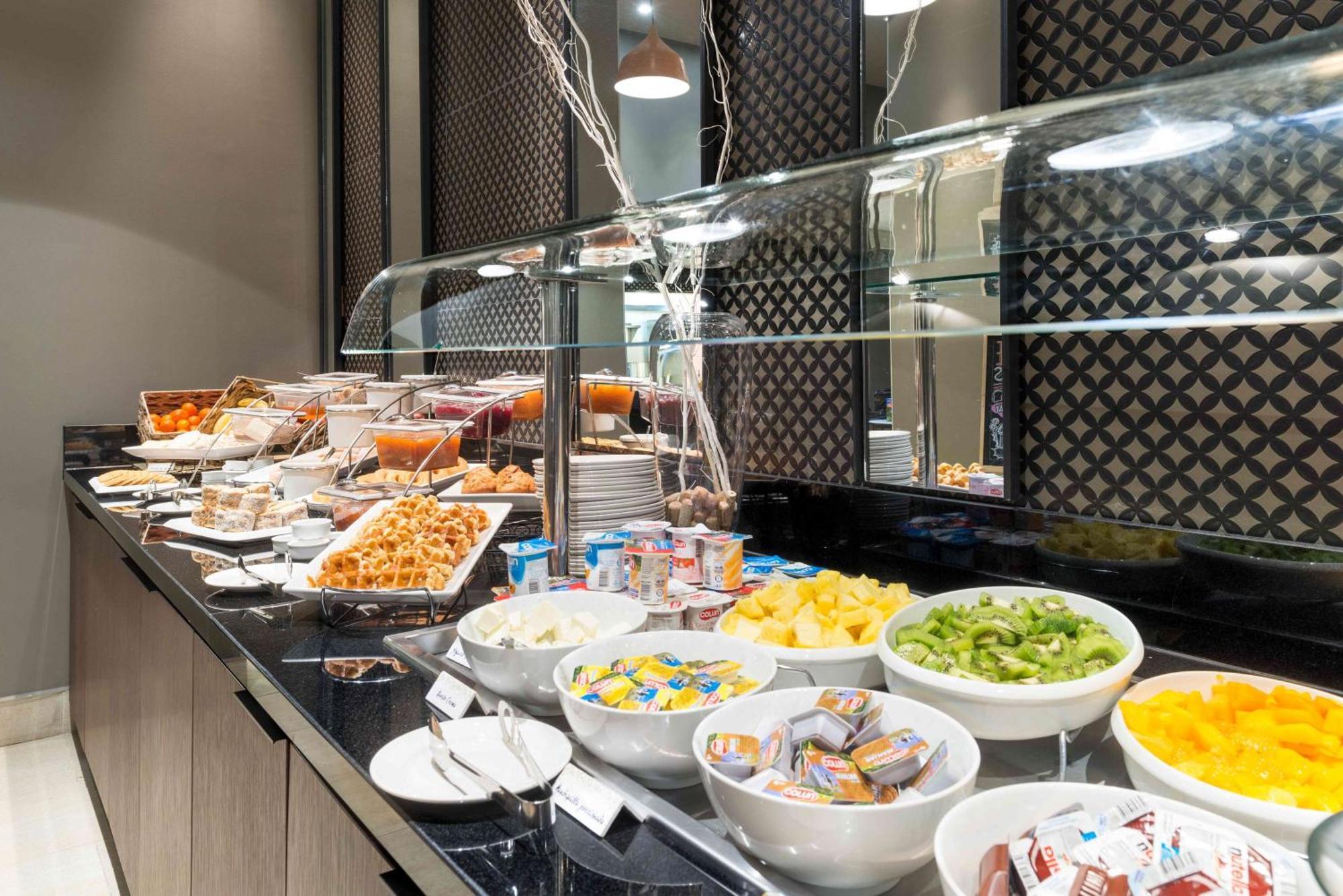Hilton Garden Inn איקוויקה מראה חיצוני תמונה