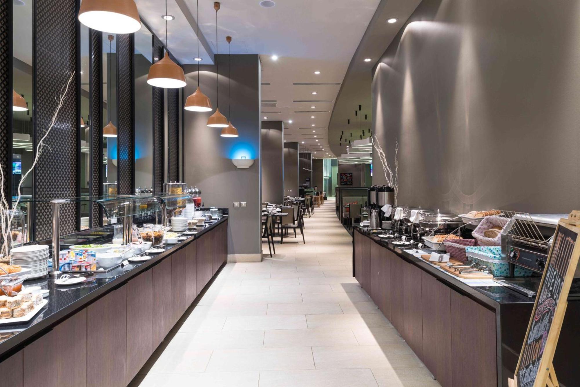 Hilton Garden Inn איקוויקה מראה חיצוני תמונה