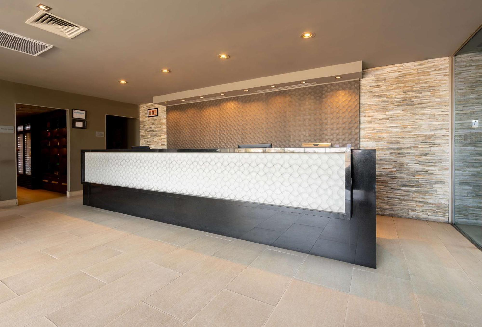 Hilton Garden Inn איקוויקה מראה חיצוני תמונה