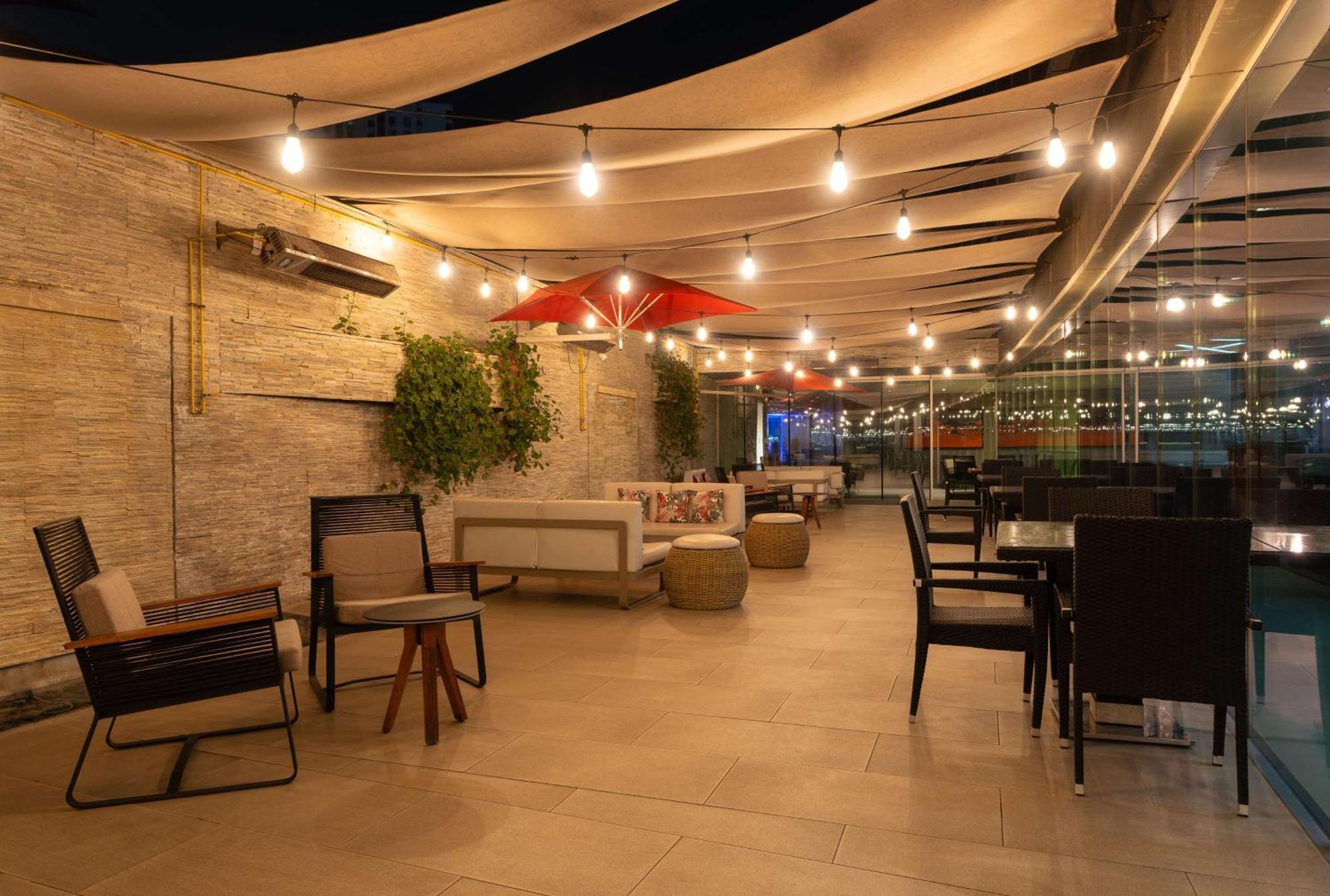 Hilton Garden Inn איקוויקה מראה חיצוני תמונה